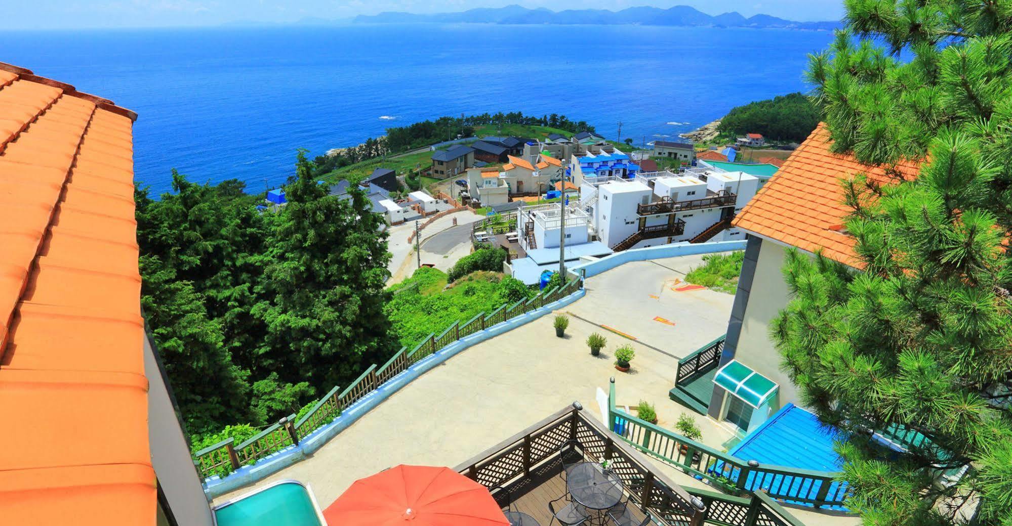 Montmarter Pension Namhae Exterior photo